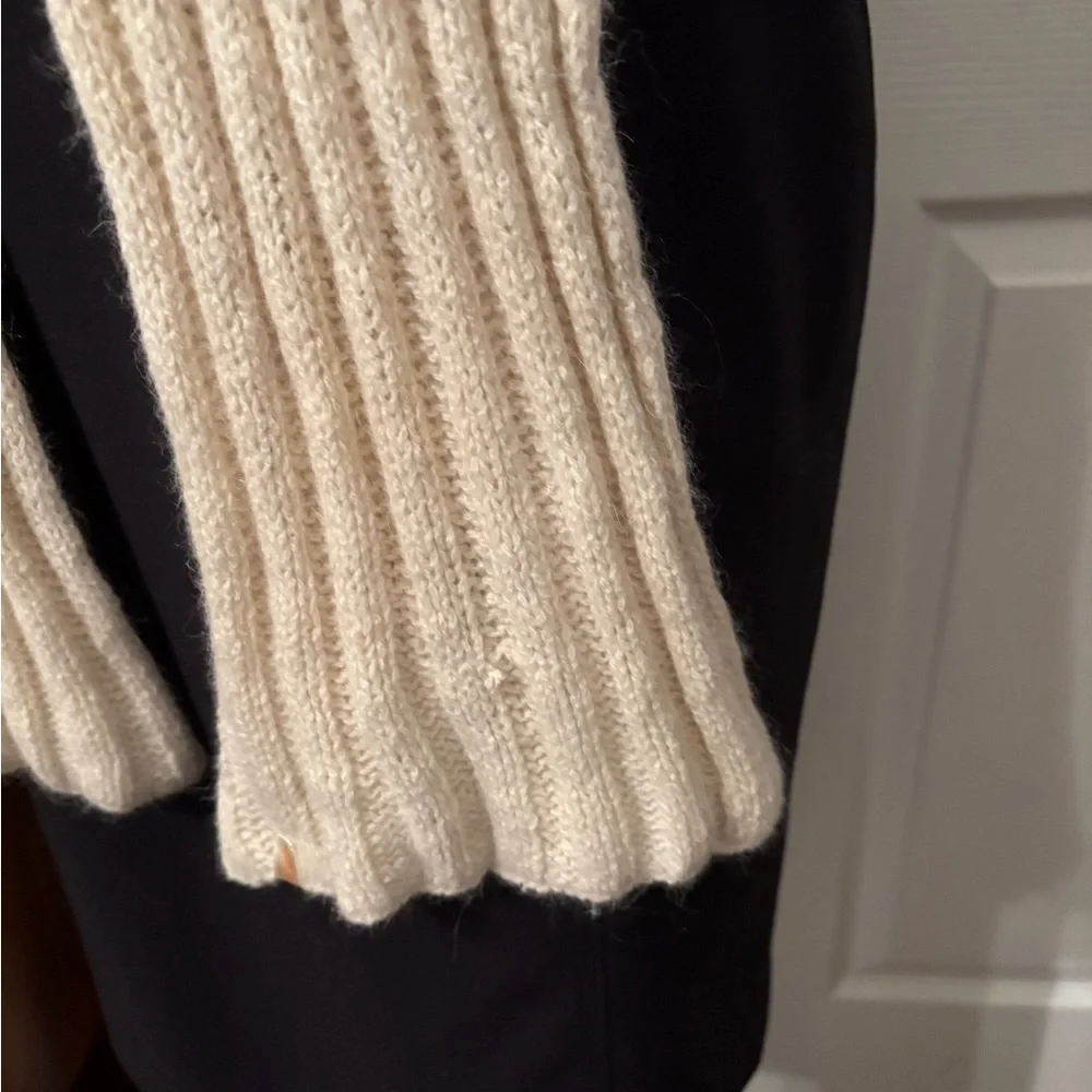 American Eagle scarf